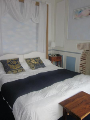 HOTEL LA COGNETTE A 25 Kilomètres de Châteauroux et 30 Kilomètres de Bourges